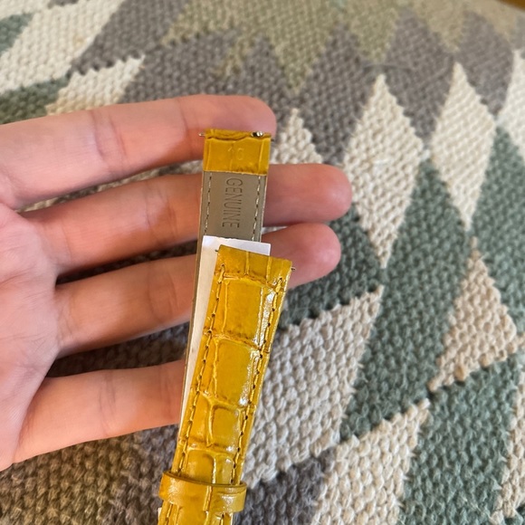 New invicta quick release 16mm yellow genuine leather watch band - Picture 3 of 6